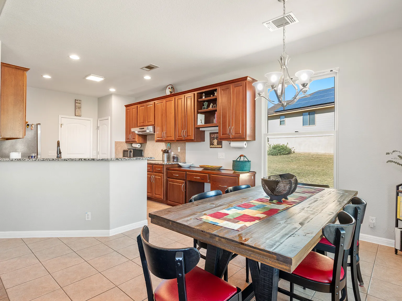 611 Newport Dr — Photo 4