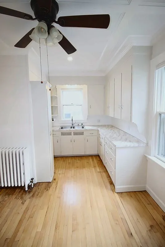 3 bed, 1.5 bath, 1300 sqft, $2,950 — Photo 2