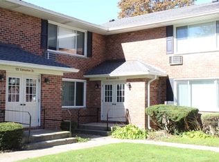 112 Edmunton Dr APT C6, North Babylon, NY 11703