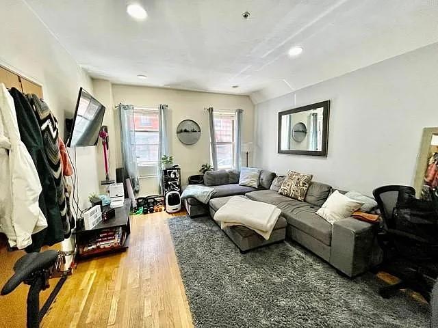 Building Photo - 17 Thacher St #1