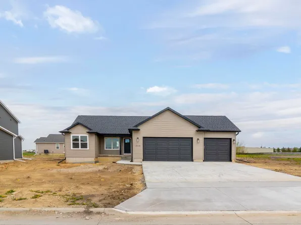 235 Bordner Dr, Jesup, IA 50648