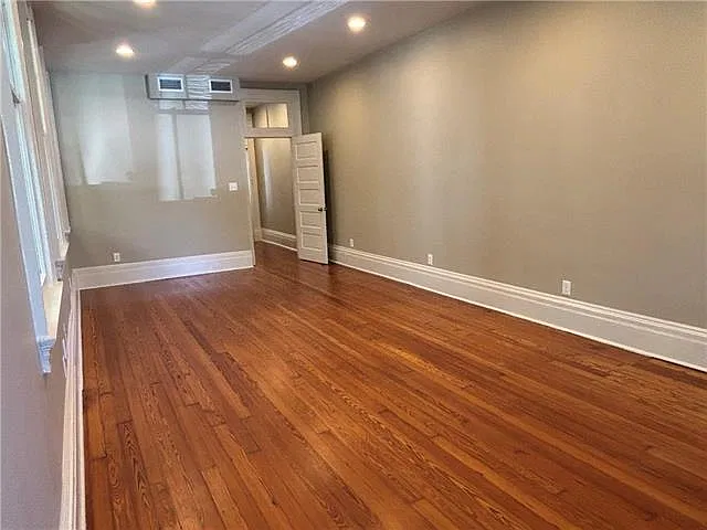 3 bed, 2.5 bath, 2400 sqft, $3,000 — Photo 3