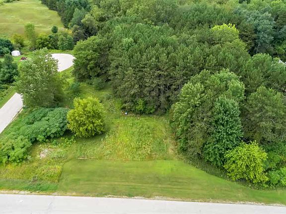 4th image of 7636 Iris Ln