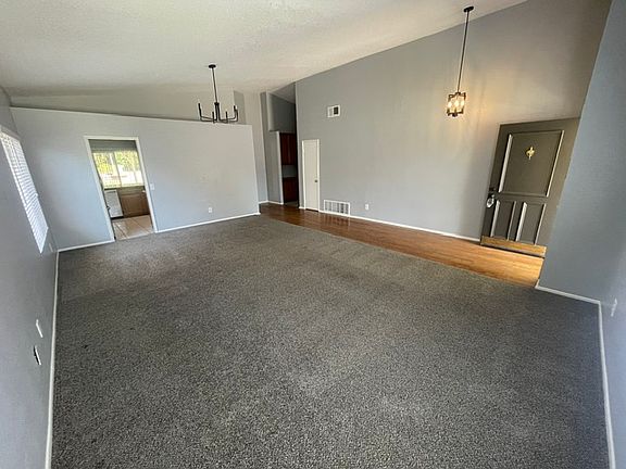 4th image of 3393 Royal Ridge Rd