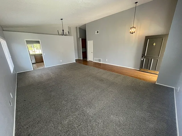 3393 Royal Ridge Rd — Photo 5