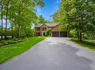 850 Carlyle Cir, Lake Bluff, IL 60044