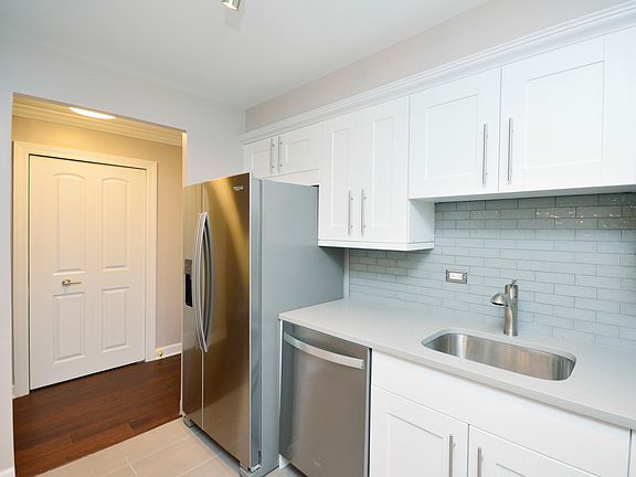 5th image of 1560 N Sandburg Ter APT 4203J