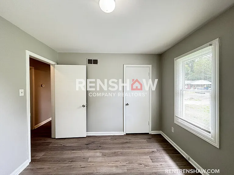 828 Harvey Cv — Photo 13