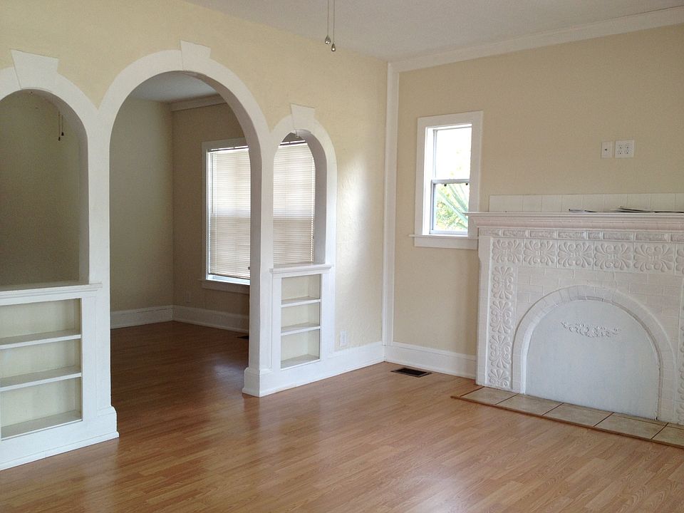 Living with fire place