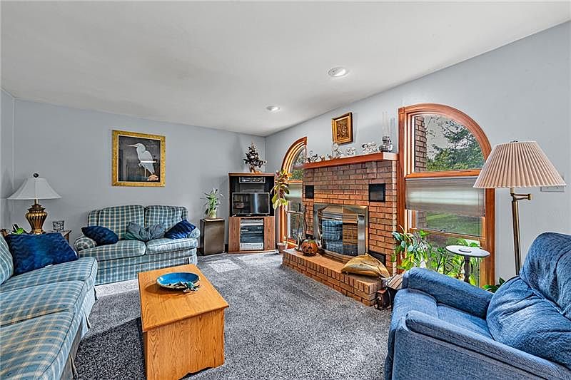 2231 Robbins Station Rd, North Huntingdon, PA 15642 Zillow