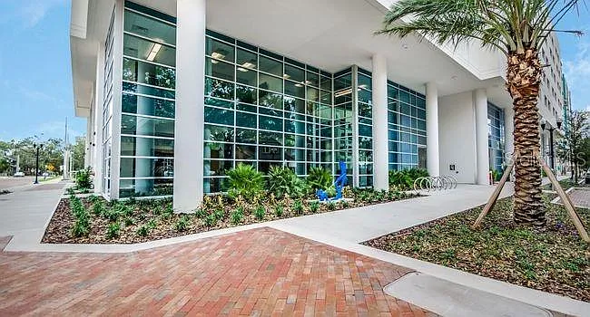 3 bed, 2.0 bath, 1706 sqft, $4,000 — Photo 4