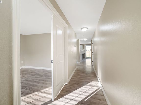 3rd image of 16816 NE 31st Way
