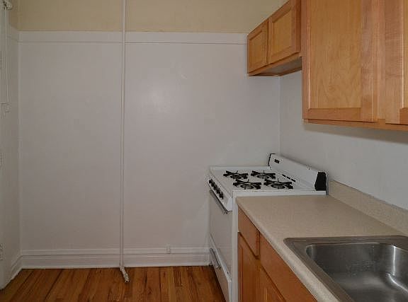3rd image of 713 W Brompton Ave APT 61
