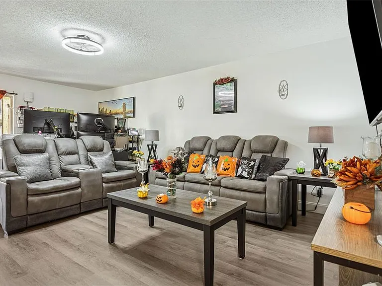 7501 Dolonita Dr #7501 — Photo 6