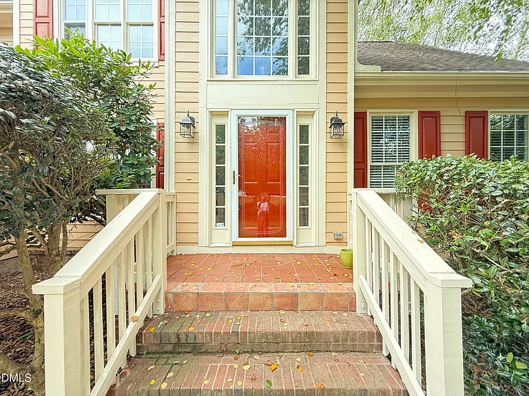110 Palmer Meadow Ct — Photo 25