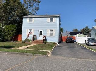 5 Leyden St, Huntington Station, NY 11746