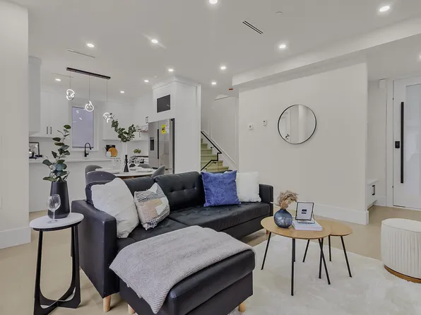 583 E 60th Ave, Vancouver, BC V5X 1Z5