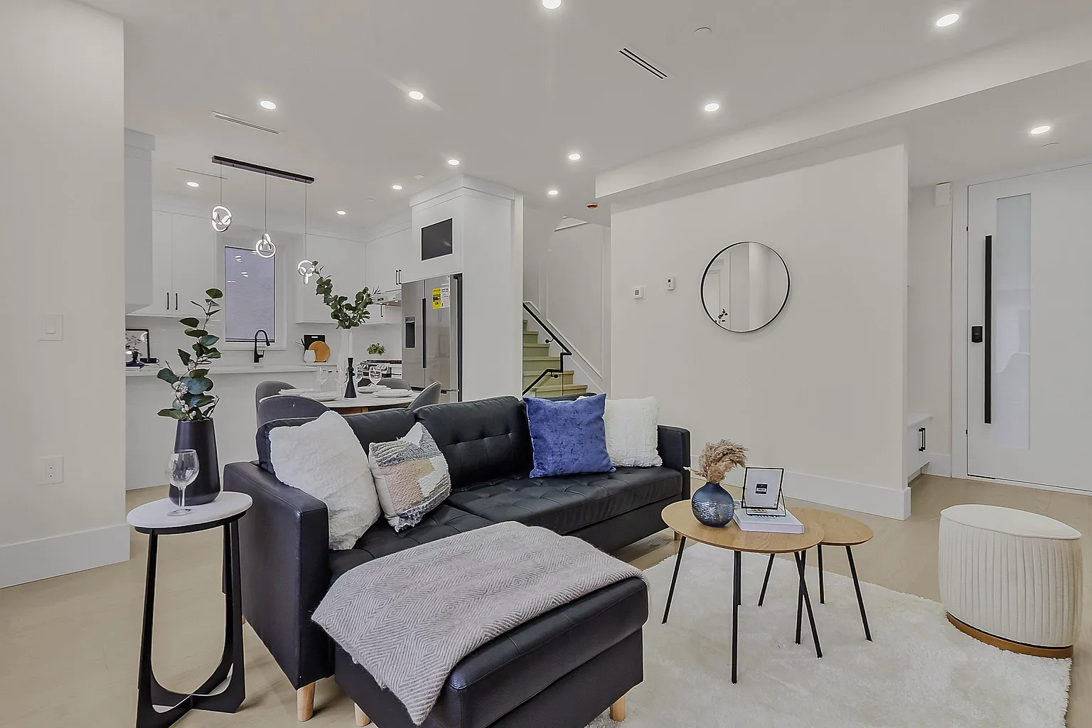 583 E 60th Ave photo 1