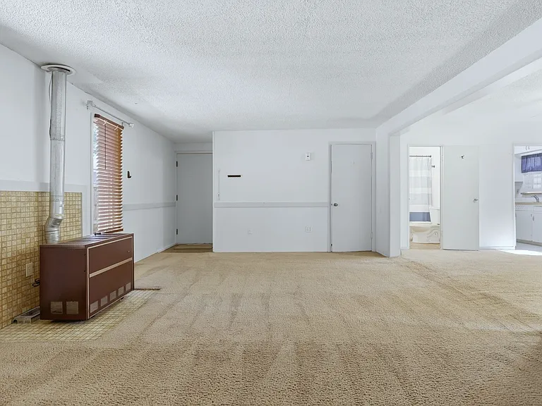 415 Lewis St — Photo 10