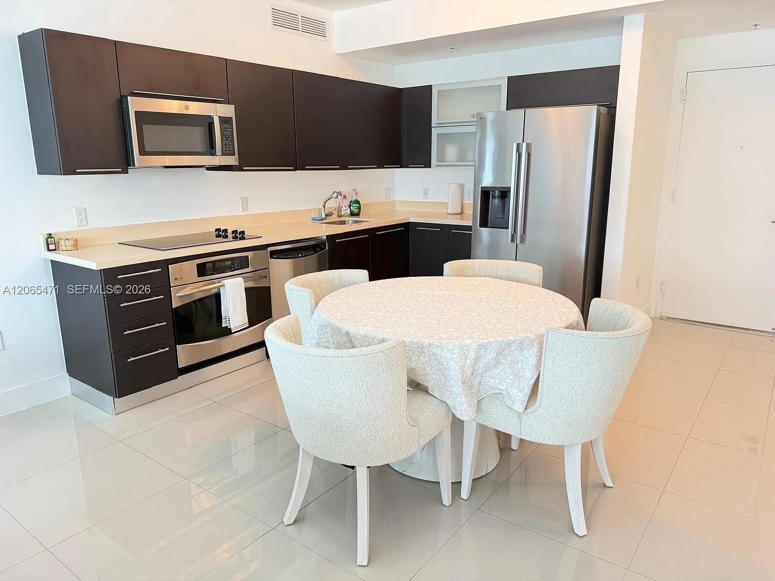 Ivy Condo — Photo 2