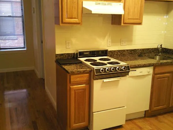 2 bed, 600 sqft, $3,600 — Photo 2