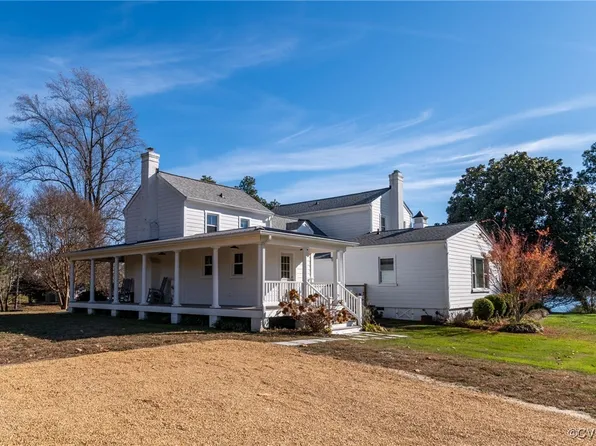 77 Mad Calf Ln, Irvington, VA 22480
