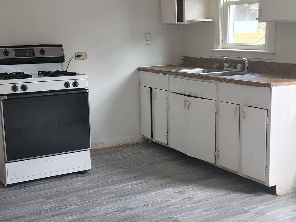 1st image of 122 N 46th St