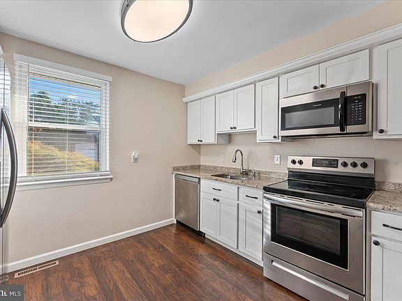 5th image of 127 Channing Dr