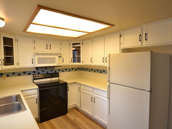 5th image of 8873 Bellcove Cir