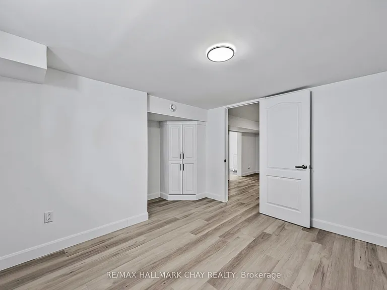 204 Tupper St W #LOWER — Photo 16