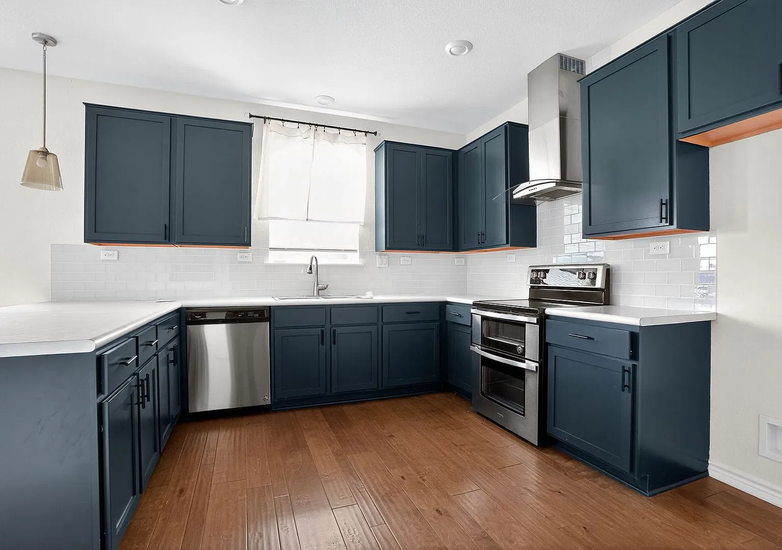 Spacious & Stylish Home in San Antonio 3 Bed, 2.5 Bath — Photo 4