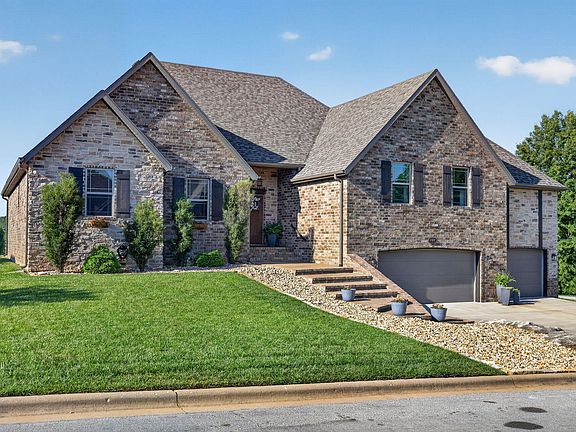 2nd image of 102 E Ironwood Drive