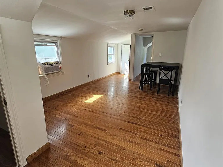 895 Madison Ave — Photo 20