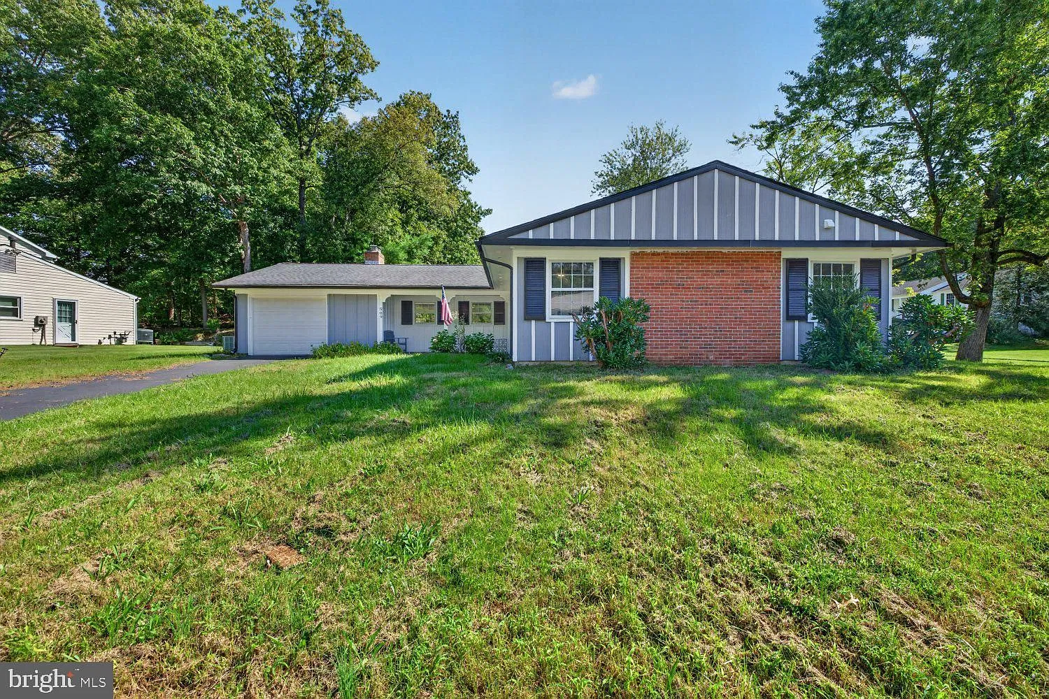 4 bed, 2.0 bath, 1819 sqft, $2,400 — Photo 1