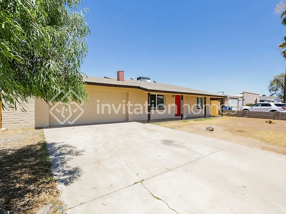 8202 W Sells Dr