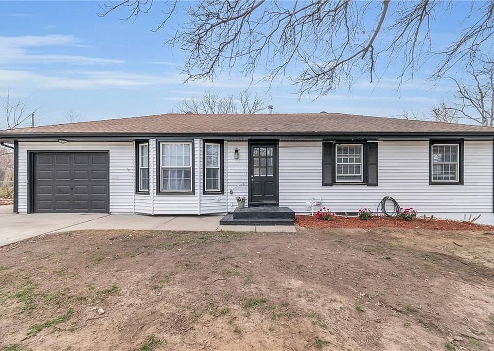 1st image of 800 Brewster Ln