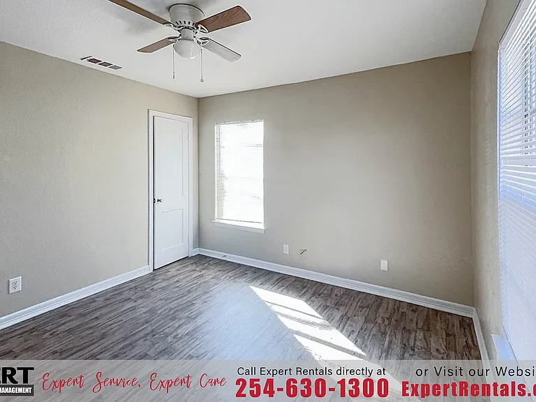 907 Wells St — Photo 13