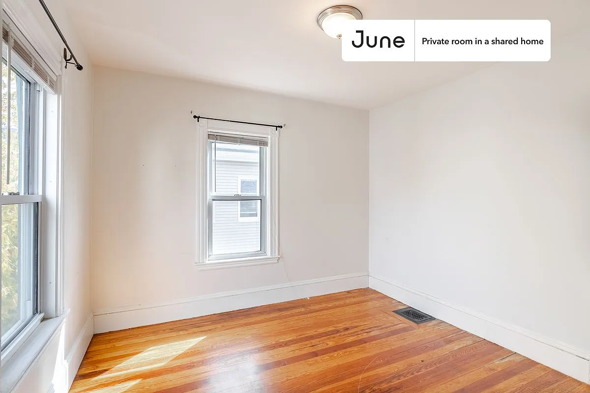 Building Photo - 28 Charnwood Rd #D