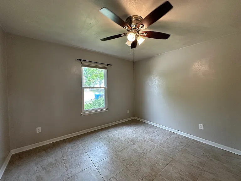 909 Chigwell Rd — Photo 19