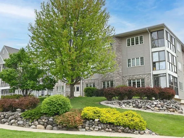 2142 Chateau COURT #308-2, Grafton, WI 53024