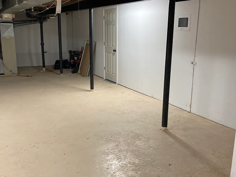 Large Storage room in the basement - was used as a workout room