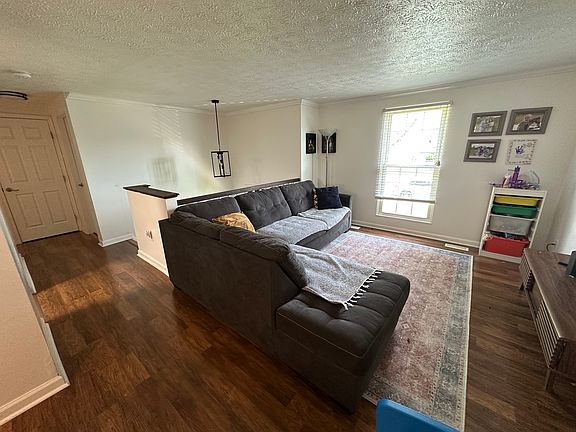 4th image of 218 Tamarack Way