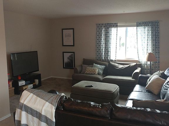 5th image of 8562 W 85th St