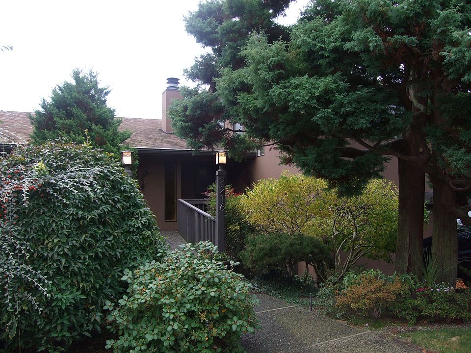 2nd image of 2216 Viewmont Way W