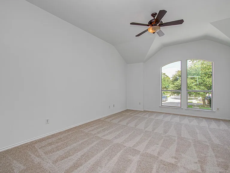 743 Hallsleigh Ln — Photo 24