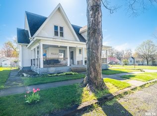 309 S Main St, Mackinaw, IL 61755