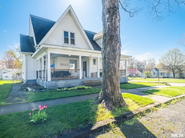 309 S Main St, Mackinaw, IL 61755