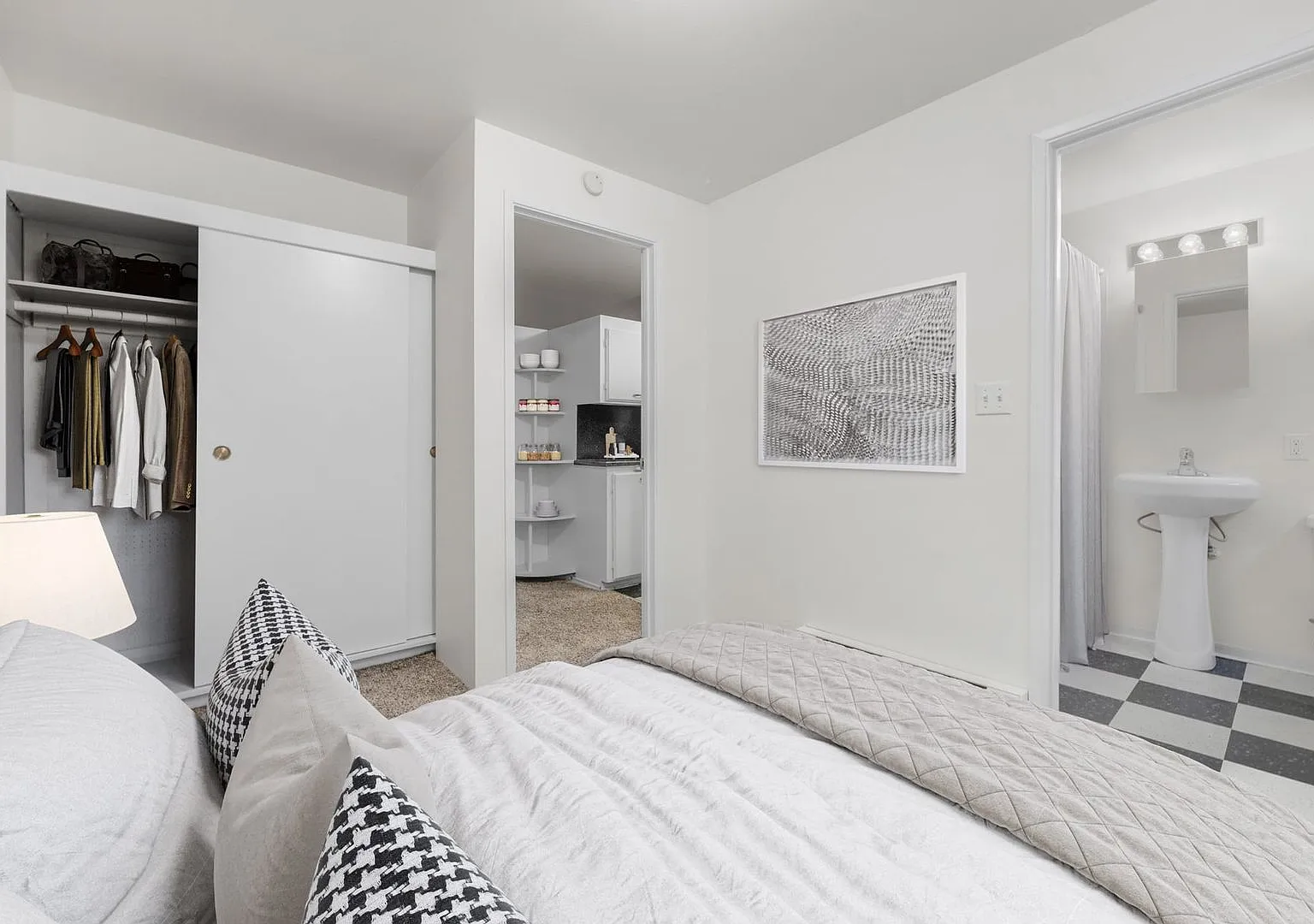Walkable One-Bedroom Apartments Near the University of Washington — Photo 4