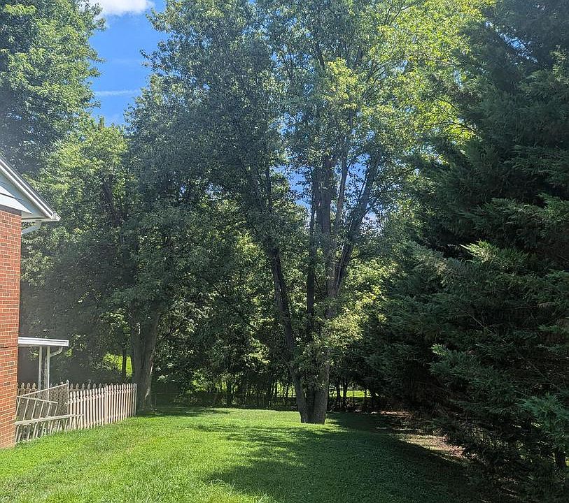 2nd image of 2645 Sunset Ln