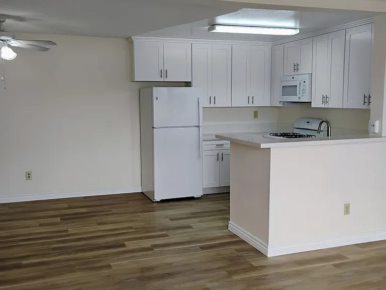 5845-5865 Lauretta St #1-8 — Photo 7